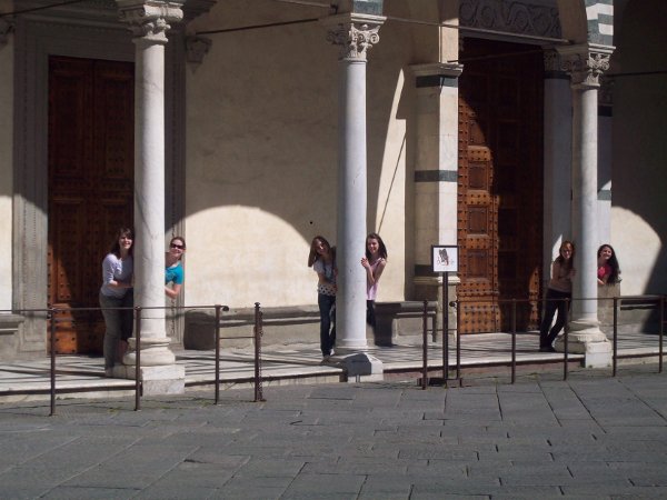 Vor der Kathedrale S.Zeno in Pistoia (Foto Sara).JPG